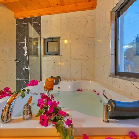 2 Bedroom With Pool - 5 Minutes Drive To The Center Vila *