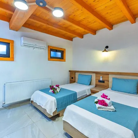 2 Bedroom With Pool - 5 Minutes Drive To The Center Vilă