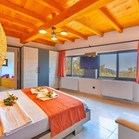 Vilă 2 Bedroom With Pool - 5 Minutes Drive To The Center