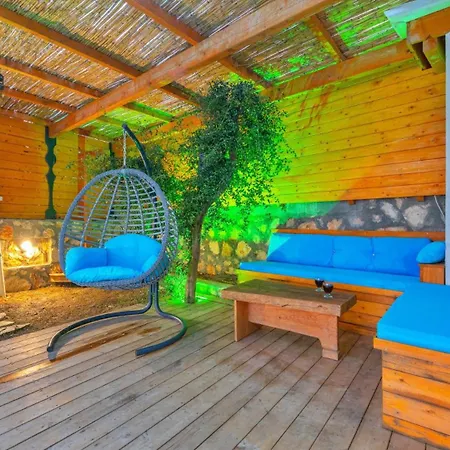2 Bedroom With Pool - 5 Minutes Drive To The Center Vilă
