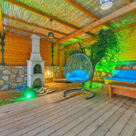 2 Bedroom With Pool - 5 Minutes Drive To The Center