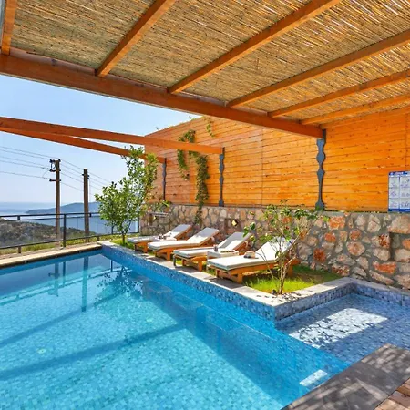 2 Bedroom With Pool - 5 Minutes Drive To The Center Vilă